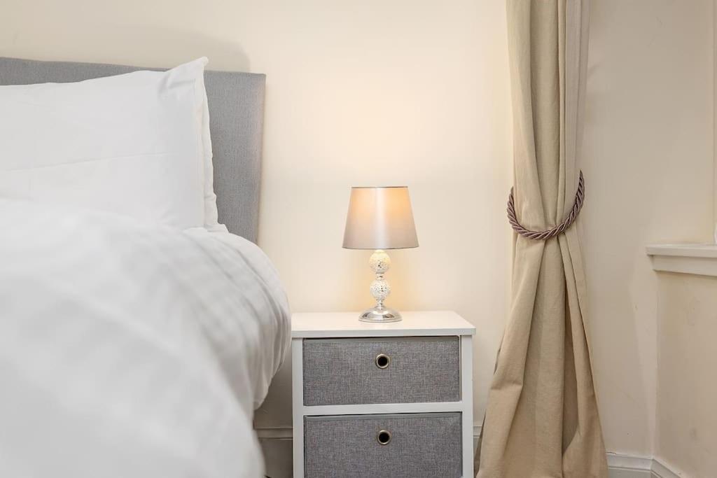 Two Bedroom Apartment-Central Edinburgh-Old Town-Licensed Eksteriør bilde